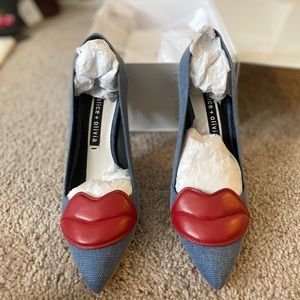 New with box Alice and Olivia kiss pumps